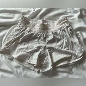 Lululemon Hotty Hot Low-Rise Lined Short 2.5”